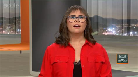 La badalonina Bea Ruiz presenta el Telenotícies de TV3 amb motiu del