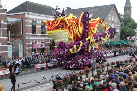 This Small Town's Annual Flower Parade Has The Most Amazing Floats