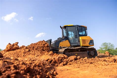 Hyundai CE debuts the HD100, its first tracked dozer - Equipment Journal