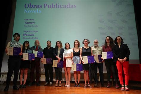 Autoridades Del Ministerio De Las Culturas Hacen Entrega De Los Premios