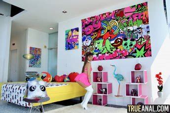 Riley Reid Allows Her Tight Anal Cave Punctured 10 Photos