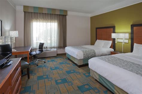 LA QUINTA INN & SUITES BY WYNDHAM SHERMAN - Updated 2024 Prices & Hotel Reviews (TX)