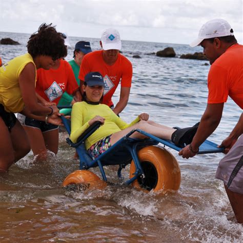 Projeto ParaPraia Promove Banho De Mar Assistido Em Salvador