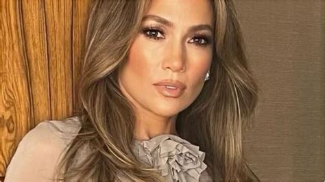 Aos Anos Jennifer Lopez Reflete Sobre Sensualidade Limites N O