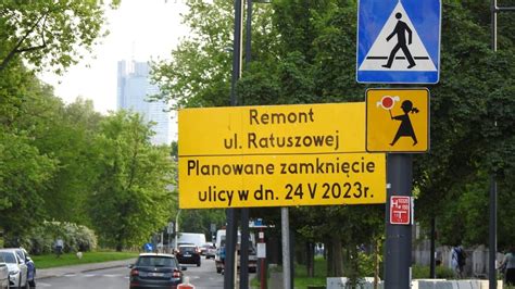 Warszawa Remont części ulicy Ratuszowej Utrudnienia dla pieszych