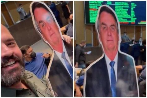 Vereador De Sp Leva Bolsonaro De Papel O Para Plen Rio E Discute