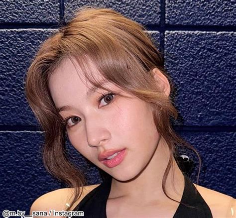 Twice サナ、まるで空港に舞い降りた女神！ 美しすぎるモデルウォークに注目殺到・・「綺麗すぎてファンが発狂してる」 Kpop Monster