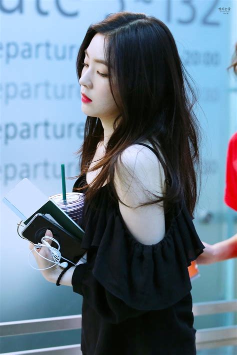 A rare moment when Irene revealed skin in public - Koreaboo