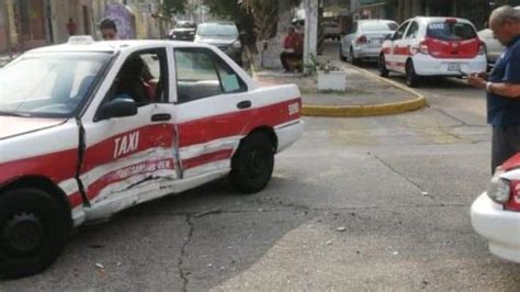 Choque De Taxis En Centro De Coatza Deja Lesionados