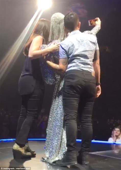 Katy Perry Helps Lesbian Couple Get Engaged At Her Concert Daily Mail Online