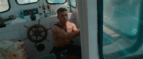 Auscaps Richard Madden Shirtless In Killer Heat