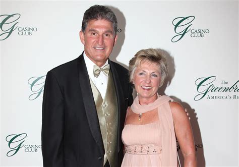 Joe Manchin Wife: Who Is Gayle Heather Conelly? - ABTC