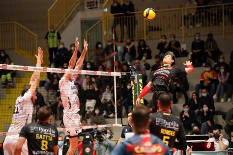 Volley Superlega La Tonno Callipo Perde Al PalaMaiata Milano Vince 3 A 0