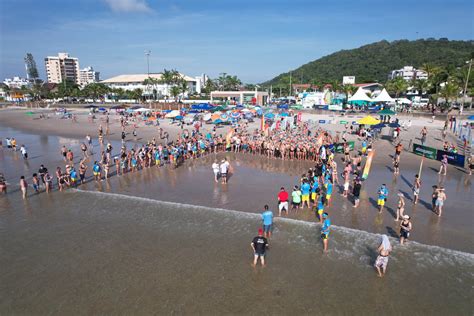 Travessia de Guaratuba retorna participação diversificada