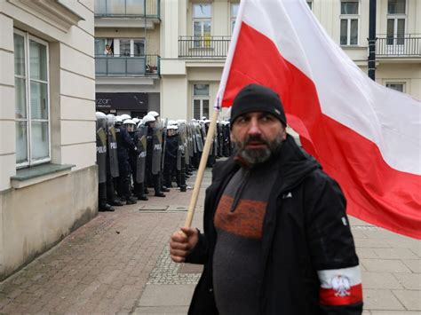 Protest rolników Bosak oskarża rząd o celowe działania Sztucznie