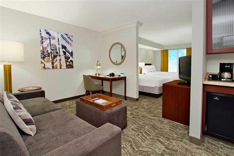 Chesapeake hotel with complimentary breakfast and 4,000 sq ft of ...