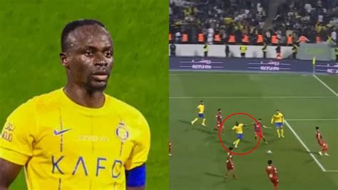 Regardez lincroyable action de Sadio Mané qui touche la barre YouTube