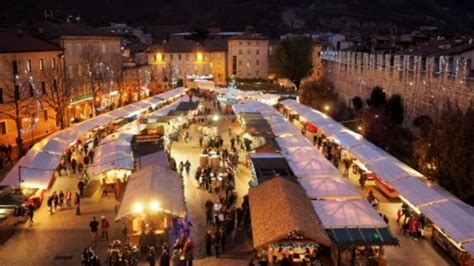 Trento Tutto Pronto Per L Inizio Dei Mercatini Chi Sceglie Questa