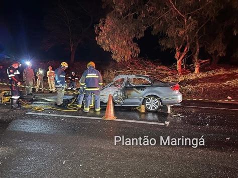 Carro Bate Na Traseira De Caminh O Explode E Mata Motorista