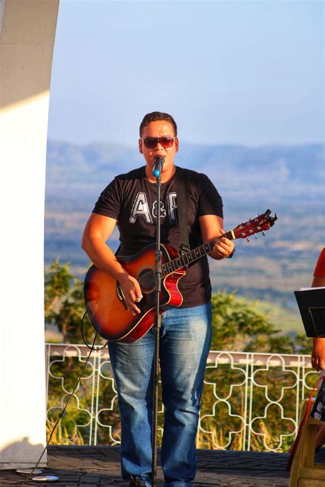 Projeto P R Do Sol Leva Centenas De Pessoas Ao Cristo Redentor Na