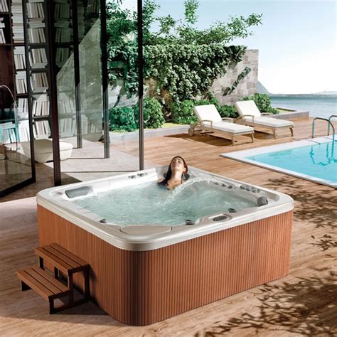 Hot Sale 6 People Spa Tubs Made In China Deluxe Outdoor Whirlpool Hydraulic Massage Massage