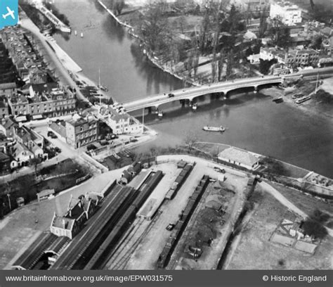 EPW031575 ENGLAND 1930 Hampton Court Bridge And Railway Station