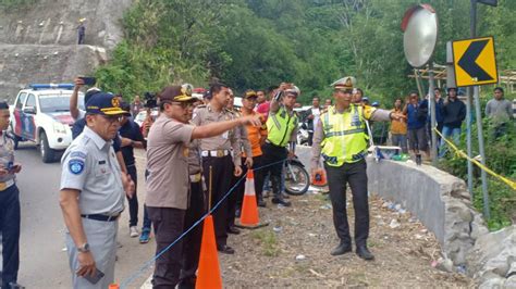 Foto Bus Sriwijaya Terjun Ke Jurang Kakorlantas Trek Jalan Terlalu Tajam