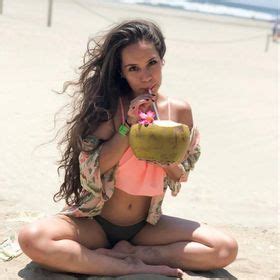 4 Hot Sexy Sofia Rocha Bikini Pics