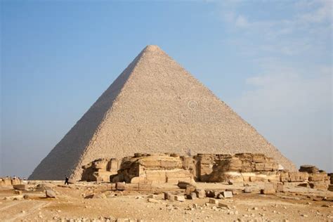 A Pirâmide De Khafre Em Giza Egito Foto de Stock Imagem de humano