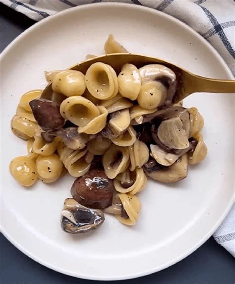 Cheesy White Wine Mushroom Orecchiette Home Cooks World