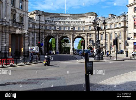 London Great Britain May 12 2014 Admiralty Arch Is A Three Arch Arch Between Trafalgar