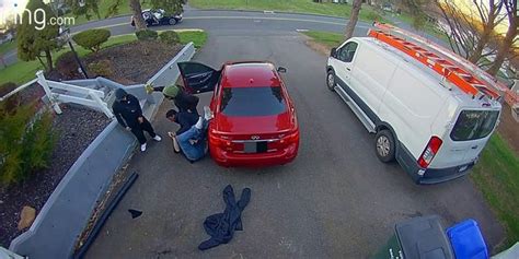 Connecticut Man Fights Off 4 Suspects In Attempted Carjacking In