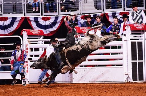 NFR Qualifier Ky Hamilton — Tuff Hedeman Bull Riding