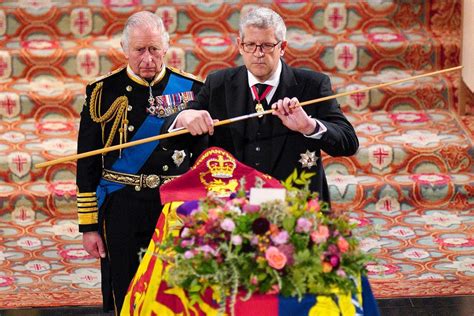 Kral Charles ın taç giyme töreni ne zaman Elizabeth detayı Dünya