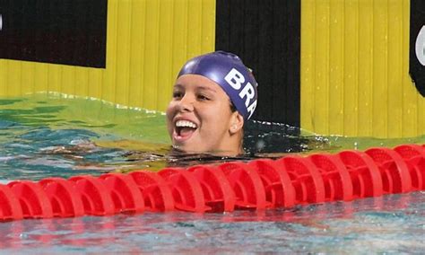 Edênia Garcia fatura o ouro nos 50m costas e se torna a primeira atleta