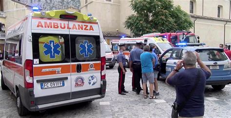 Calabria Torrente In Piena Nel Parco Del Pollino 10 Morti Trovati I