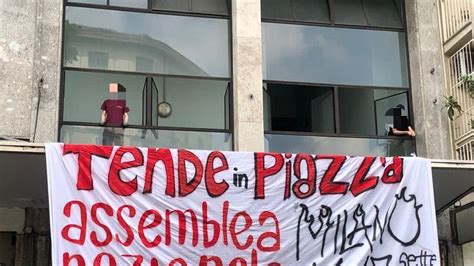 Gli Studenti Di Tende In Piazza Occupano Un Palazzo A Milano Ci