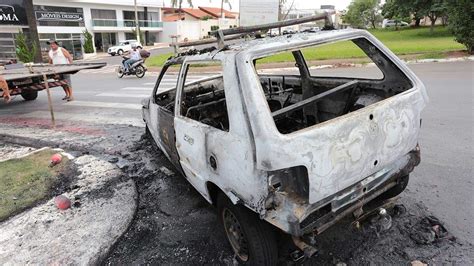 Carro Pega Fogo Na Avenida Da Sa De Em Americana O Liberal