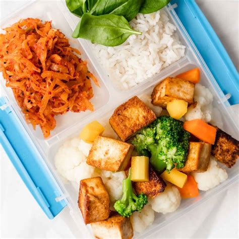 Smażone tofu z kimchi z gruszki i warzywami BioBazar