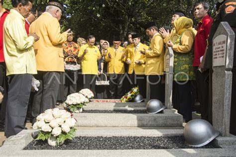 Ziarah Hut Partai Golkar Antara Foto