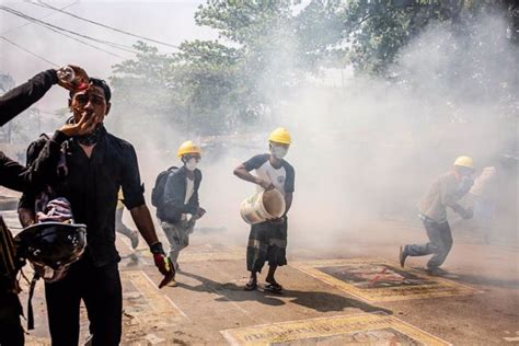 Birmania Al Menos Muertos En Las Protestas Contra El D A