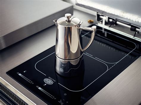 Attractive Stellar Art Deco Espresso Maker For Use On All Hob Types Including Induction