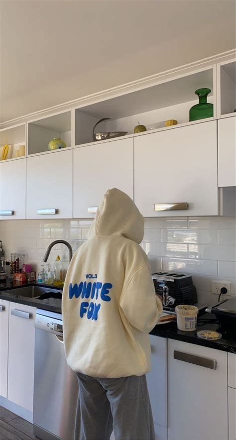 Pin By 𝕷𝕺𝖀𝕽𝕯𝖄 🖤 On Basic Aus Girl Casual Outfits White Fox Fox Hoodie