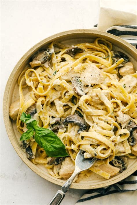 Easy One Pot Chicken And Mushroom Fettuccine Alfredo Recipe Recipe Mogul