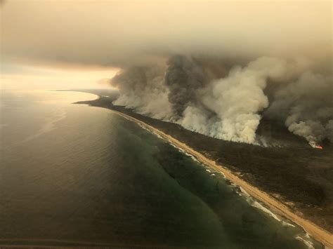 Australia bush fires rage in searing conditions as army reservists are ...