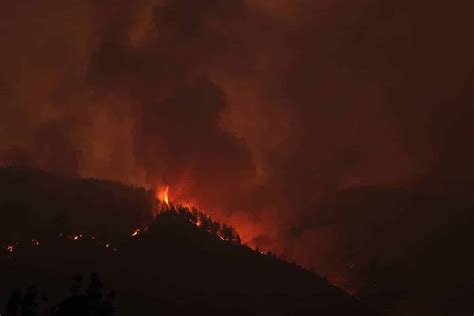 El Incendio De Tenerife Sigue “fuera De Control” Ha Arrasado Ya 1800