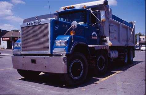 File:1987 Mack dump truck in Montreal Canada.JPG - Wikipedia