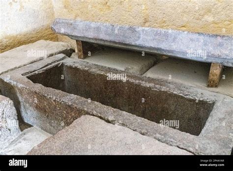 The sarcophagus inside the burial chamber of the Pyramid of Khafre at ...