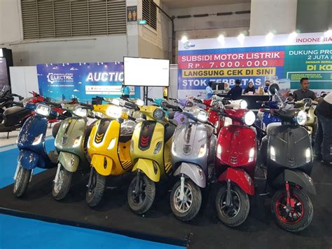 Motor Listrik Mirip Vespa Bertebaran Di Pevs Baterainya Ada Yang