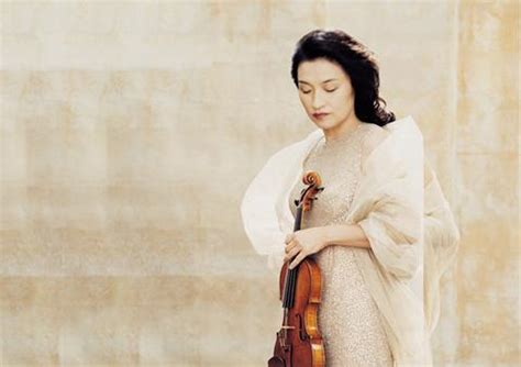 10 Hot Sexy Kyung Wha Chung Bikini Pics